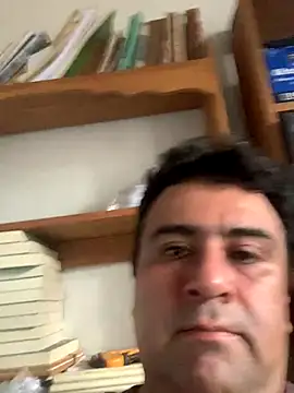 Snapshot of EmilianoGt chatting on 10-01-25, 09:43 EmilianoGt online show from 10-01-25, 09:43