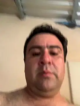 EmilianoGt online show from 10-25-25, 04:46