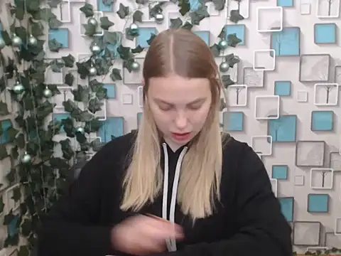 Snapshot of klerkarina chatting on 12-18-24, 07:58 klerkarina online show from 12-18-24, 07:58