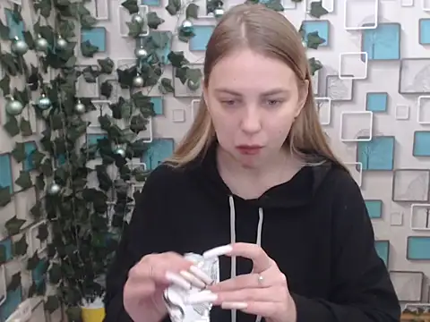 Snapshot of klerkarina chatting on 01-06-25, 05:08 klerkarina online show from 01-06-25, 05:08