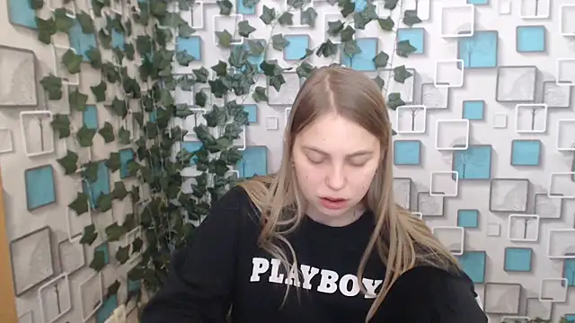 Snapshot of klerkarina chatting on 02-19-25, 09:17 klerkarina online show from 02-19-25, 09:17