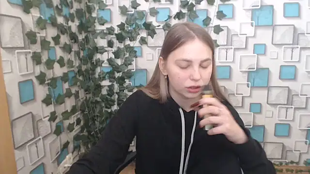 Snapshot of klerkarina chatting on 03-04-25, 10:24 klerkarina online show from 03-04-25, 10:24