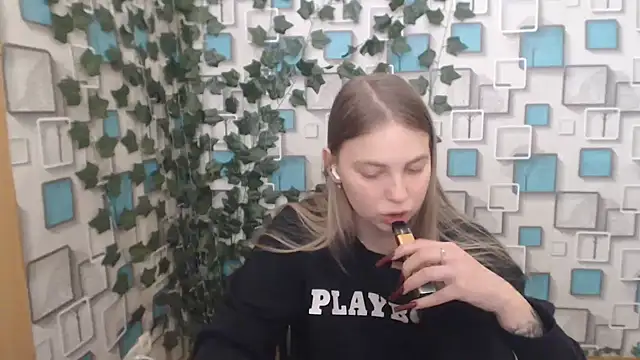 Snapshot of klerkarina chatting on 03-05-25, 08:43 klerkarina online show from 03-05-25, 08:43