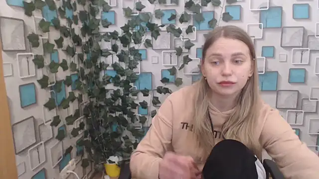 Snapshot of klerkarina chatting on 03-19-25, 06:03 klerkarina online show from 03-19-25, 06:03