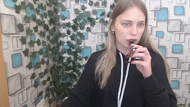 Snapshot of klerkarina chatting on 03-21-25, 06:05 klerkarina online show from 03-21-25, 06:05