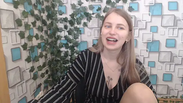 Snapshot of klerkarina chatting on 03-23-25, 06:16 klerkarina online show from 03-23-25, 06:16