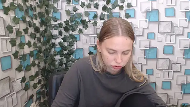 Snapshot of klerkarina chatting on 09-21-25, 04:47 klerkarina online show from 09-21-25, 04:47