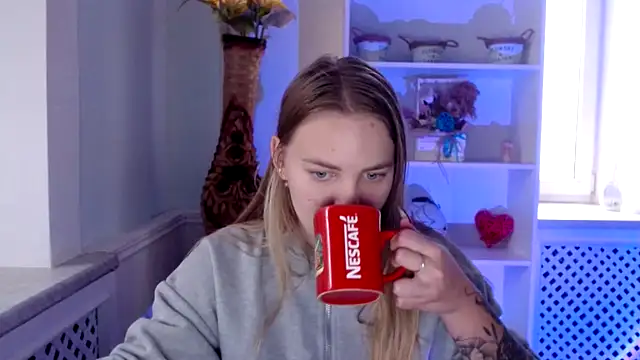 Snapshot of klerkarina chatting on 10-10-25, 05:17 klerkarina online show from 10-10-25, 05:17