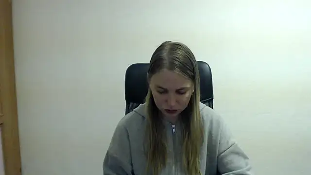 Snapshot of klerkarina chatting on 10-18-25, 06:16 klerkarina online show from 10-18-25, 06:16