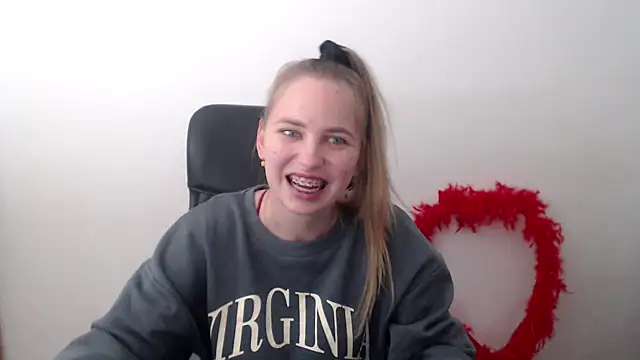 Snapshot of klerkarina chatting on 10-20-25, 05:30 klerkarina online show from 10-20-25, 05:30