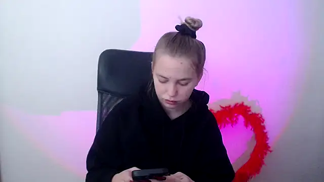 Snapshot of klerkarina chatting on 10-22-25, 05:19 klerkarina online show from 10-22-25, 05:19