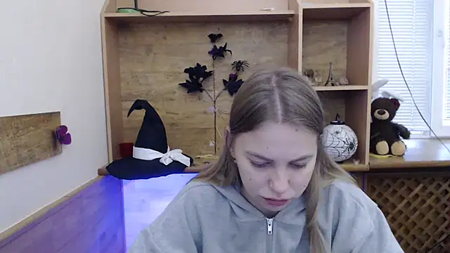 Snapshot of klerkarina chatting on 11-10-25, 06:23 klerkarina online show from 11-10-25, 06:23