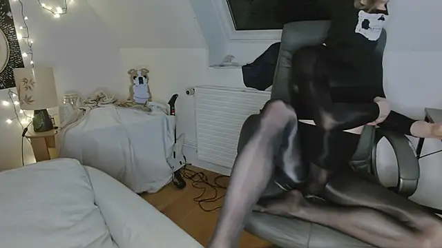 Nyl0nnickb0y online show from 03-18-26, 09:18