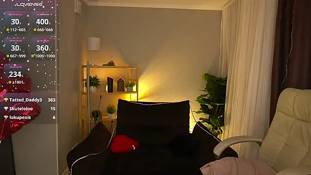 Snapshot of Sweety_one_ chatting on 03-15-25, 04:32 Sweety one online show from 03-15-25, 04:32