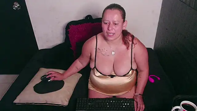 Snapshot of Diana_Lozano chatting on 01-09-25, 11:47 Diana Lozano online show from 01-09-25, 11:47
