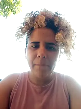 Snapshot of ValeriaSantos- chatting on 01-07-25, 01:03 ValeriaSantos- online show from 01-07-25, 01:03