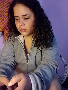 Snapshot of ValeriaSantos- chatting on 02-09-25, 09:47 ValeriaSantos- online show from 02-09-25, 09:47