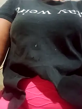 Snapshot of ValeriaSantos- chatting on 02-20-25, 03:12 ValeriaSantos- online show from 02-20-25, 03:12