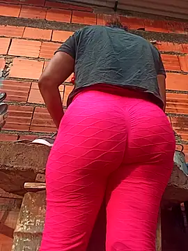 Snapshot of ValeriaSantos- chatting on 02-20-25, 12:15 ValeriaSantos- online show from 02-20-25, 12:15