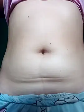 Snapshot of ValeriaSantos- chatting on 03-08-25, 01:25 ValeriaSantos- online show from 03-08-25, 01:25