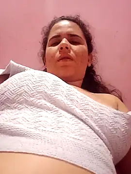 Snapshot of ValeriaSantos- chatting on 03-11-25, 06:08 ValeriaSantos- online show from 03-11-25, 06:08