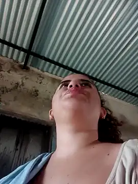 Snapshot of ValeriaSantos- chatting on 03-19-25, 11:25 ValeriaSantos- online show from 03-19-25, 11:25