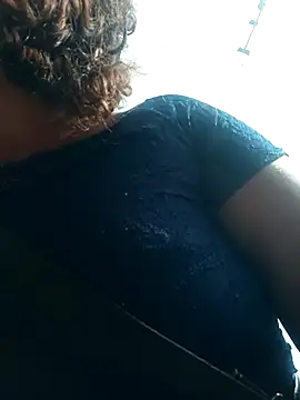 Snapshot of ValeriaSantos- chatting on 03-20-25, 07:04 ValeriaSantos- online show from 03-20-25, 07:04