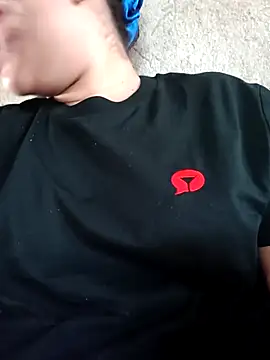 Snapshot of ValeriaSantos- chatting on 09-13-25, 11:32 ValeriaSantos- online show from 09-13-25, 11:32