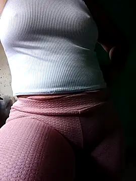 Snapshot of ValeriaSantos- chatting on 10-09-25, 04:38 ValeriaSantos- online show from 10-09-25, 04:38