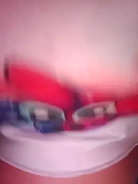 Snapshot of ValeriaSantos- chatting on 10-10-25, 12:15 ValeriaSantos- online show from 10-10-25, 12:15