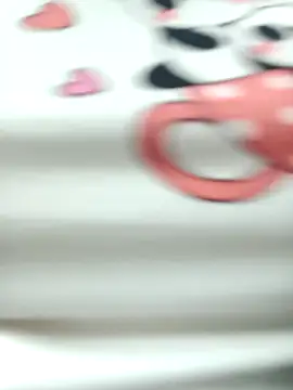 Snapshot of ValeriaSantos- chatting on 10-19-25, 12:39 ValeriaSantos- online show from 10-19-25, 12:39