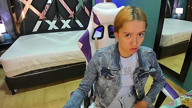 Linda4Petite online show from 01-26-25, 01:15