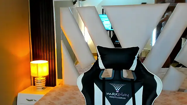 Linda4Petite online show from 10-11-25, 06:50