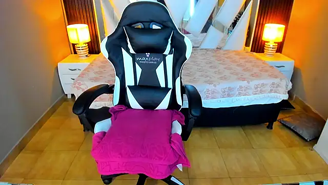 Linda4Petite online show from 10-17-25, 05:59