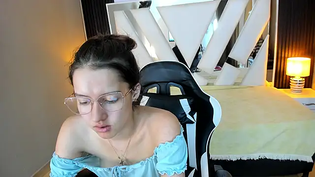 Linda4Petite online show from 01-07-26, 06:54