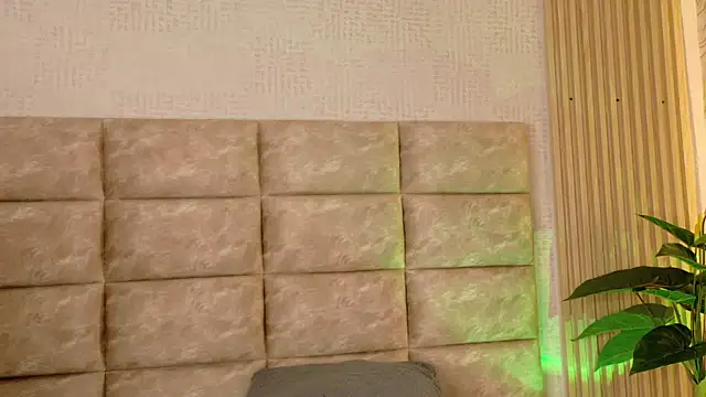 CameronCollins  online show from 05-12-26, 07:11