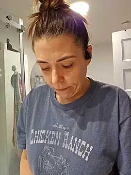 Ellie-L-Elizabeth online show from 04-30-26, 01:28