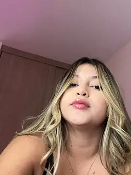 lunablossom  online show from 10-21-25, 09:26