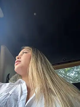 lunablossom  online show from 02-21-26, 10:22