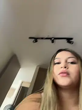 lunablossom  online show from 03-02-26, 06:48