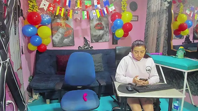 lesbiancuple online show from 06-18-26, 12:09