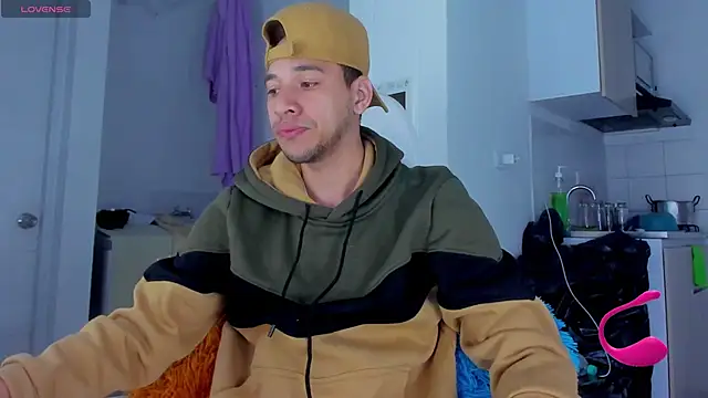 Snapshot of petter_coleman_ chatting on 03-05-25, 08:10 petter coleman online show from 03-05-25, 08:10