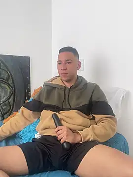 Snapshot of petter_coleman_ chatting on 03-09-25, 04:11 petter coleman online show from 03-09-25, 04:11