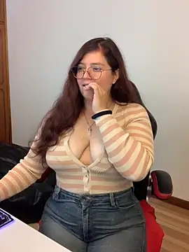 Snapshot of kayortiiz chatting on 10-16-25, 01:39 kayortiiz online show from 10-16-25, 01:39