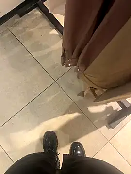 CrazzyChicks online show from 09-29-25, 06:40