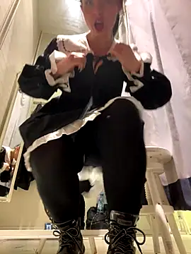 CrazzyChicks online show from 10-25-25, 06:54