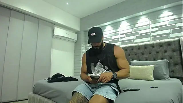 Snapshot of romeolovedark chatting on 02-19-25, 04:55 romeolovedark online show from 02-19-25, 04:55