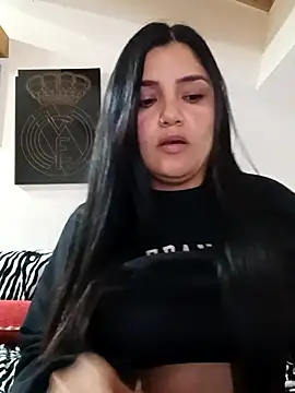 Snapshot of laura_dirtyhot chatting on 10-30-25, 05:35 laura dirtyhot online show from 10-30-25, 05:35