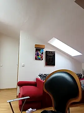 Snapshot of laura_dirtyhot chatting on 11-10-25, 08:02 laura dirtyhot online show from 11-10-25, 08:02