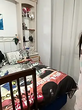 Snapshot of laura_dirtyhot chatting on 12-19-25, 07:37 laura dirtyhot online show from 12-19-25, 07:37